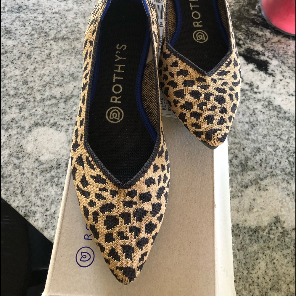 Rothy’s Flats point toes Leopard, Size 7. Tried on not worn with original box.